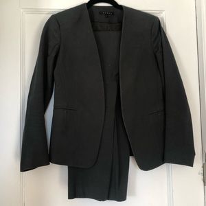 Theory suit